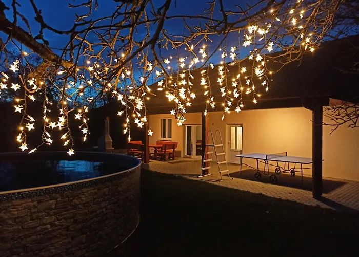 Prazdninovy Dum Adrelot 33 Дом отдыха